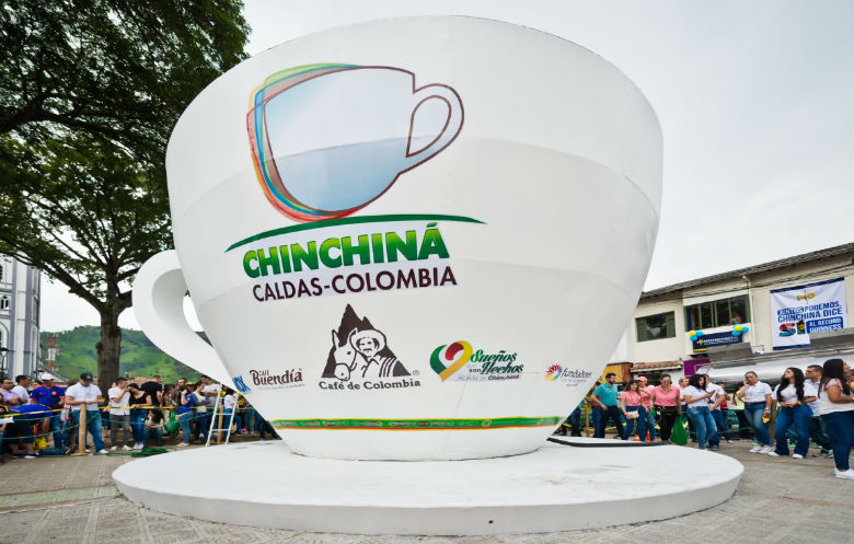 largestcup of coffee - Coffee Paradiso