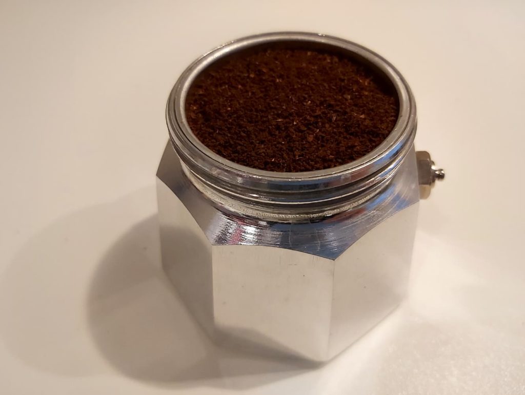 filled filter basket - Coffee Paradiso